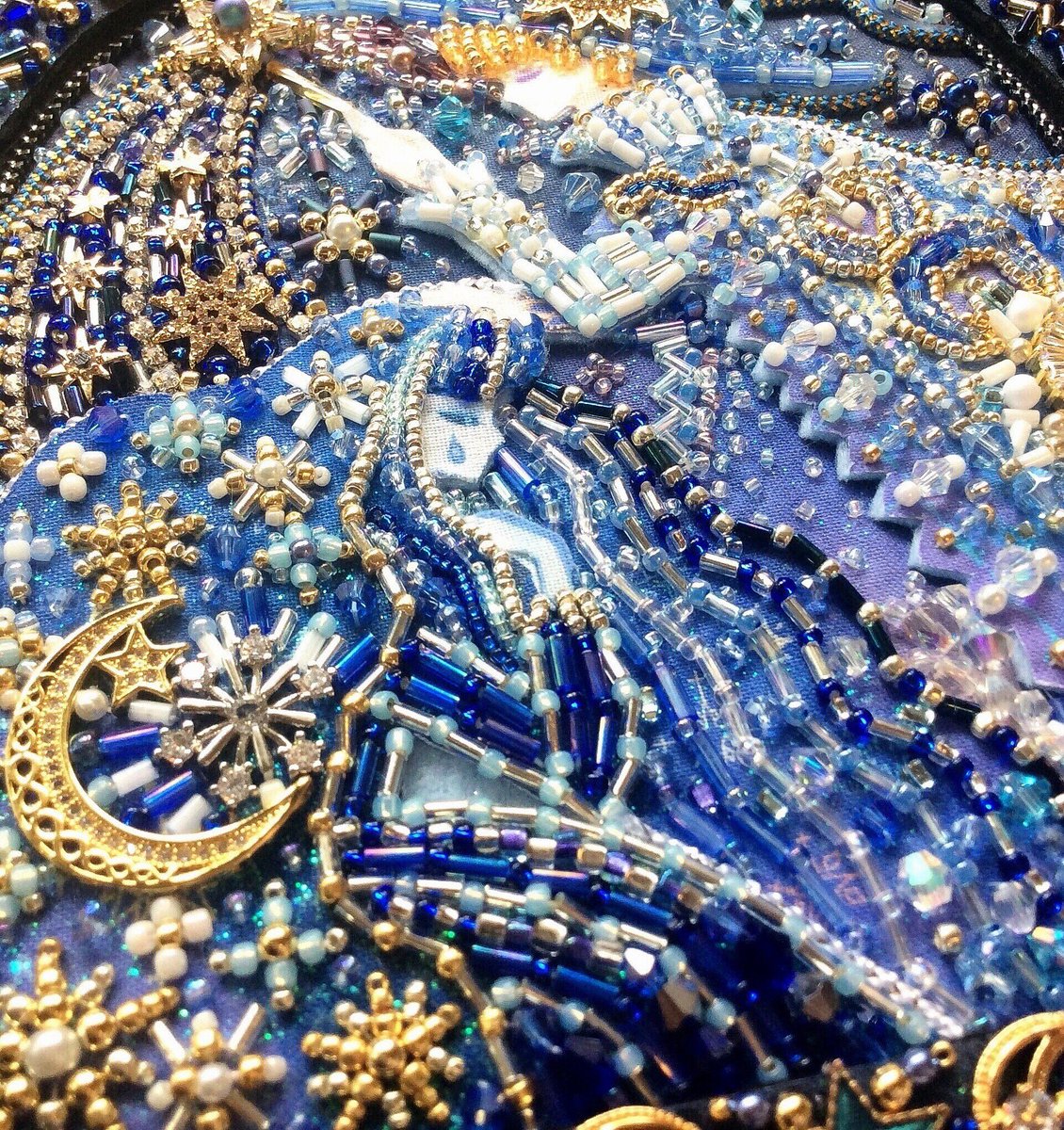 🌙「夜の女神に星をさずける」🌟 私のビーズ刺繍の大作、完成しました