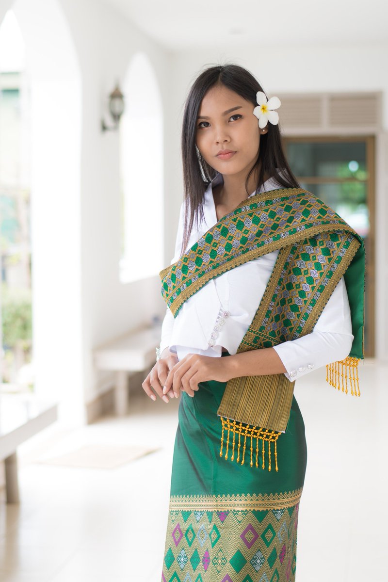 シン の詳細情報】 国：#ラオス🇱🇦 民族衣装の詳細：ラオスの多数派