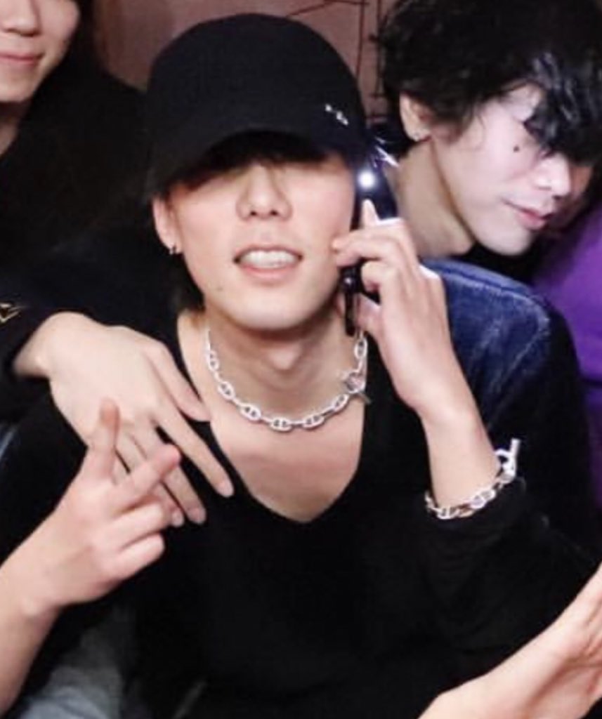 RADWIMPSの野田洋次郎さん、、、HERMESのネックレスとブレスレットに目