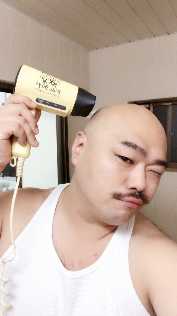 あーん、髪の毛が全然乾かないしん！！ 早くしないと、風邪ひいちゃう！