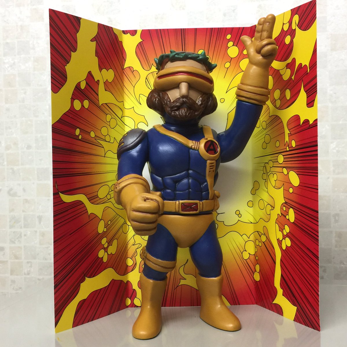 シカマァクさんのサイクロジーザスGの未塗装ソフビを、パッケージ