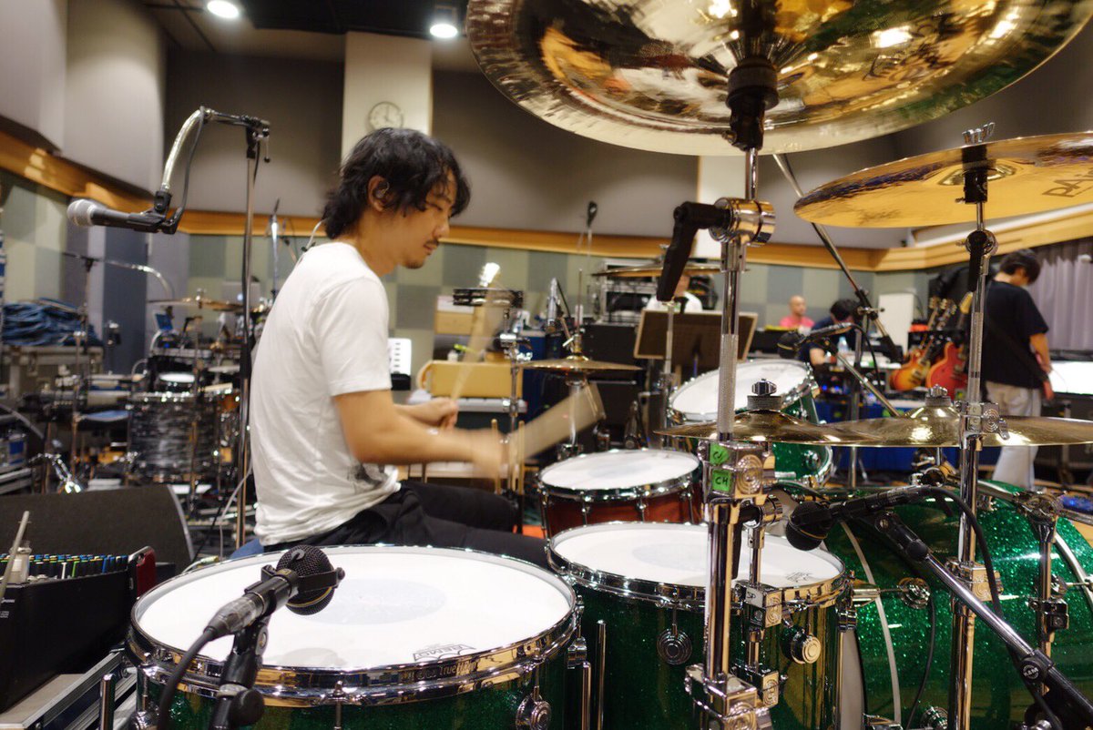 升秀夫さんのバスドラムにPATHFINDERのロゴがプリントされました