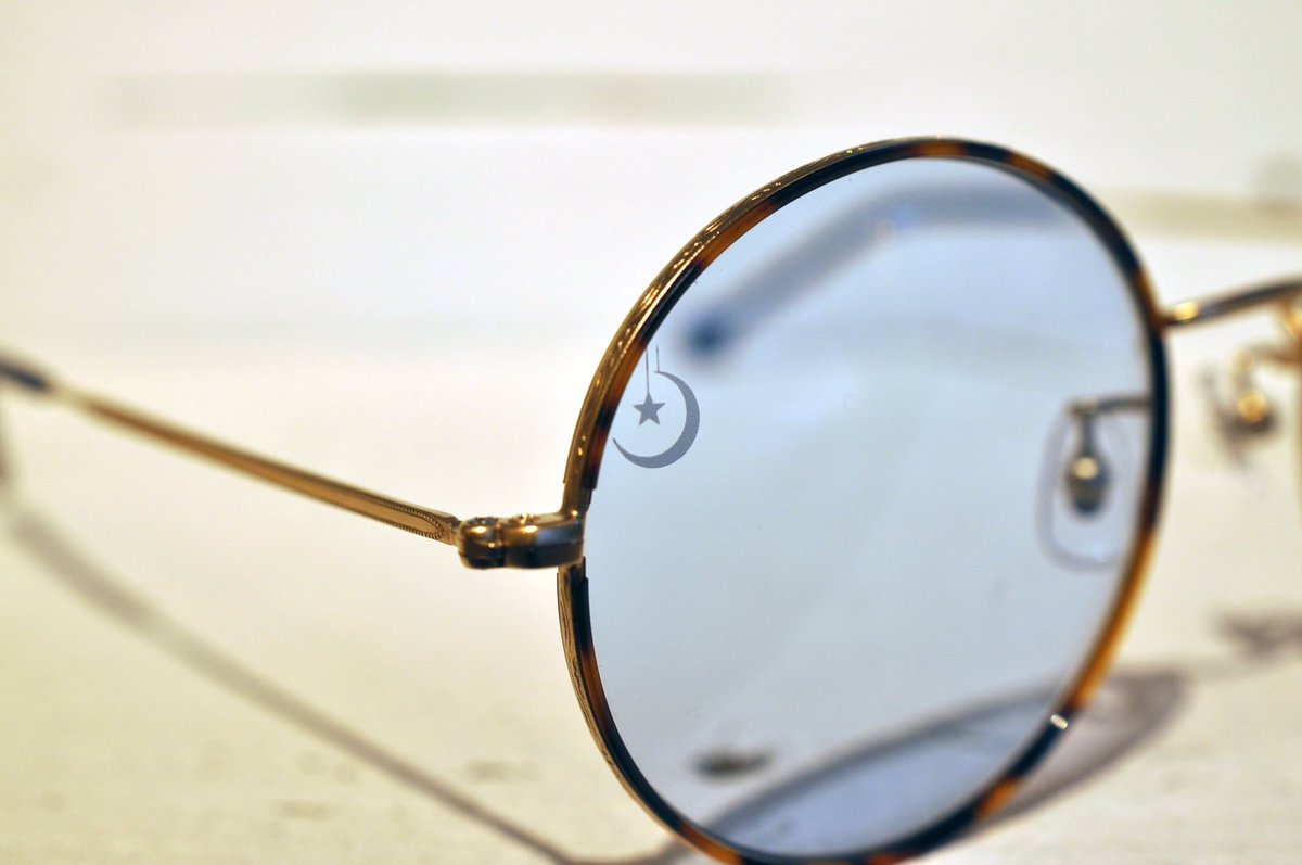 夜想眼鏡の御兄弟。 白昼夢サングラスのサンプルが届いた。 微調整する