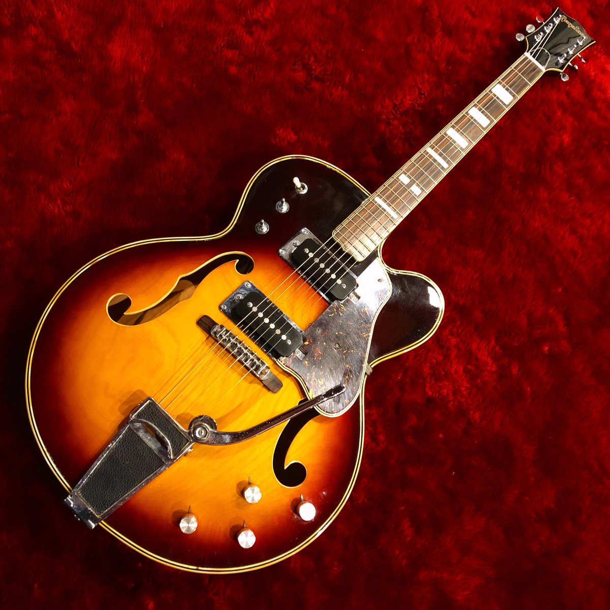 Guyatoneの比較的正統派なフルアコビザールSG-22Tです