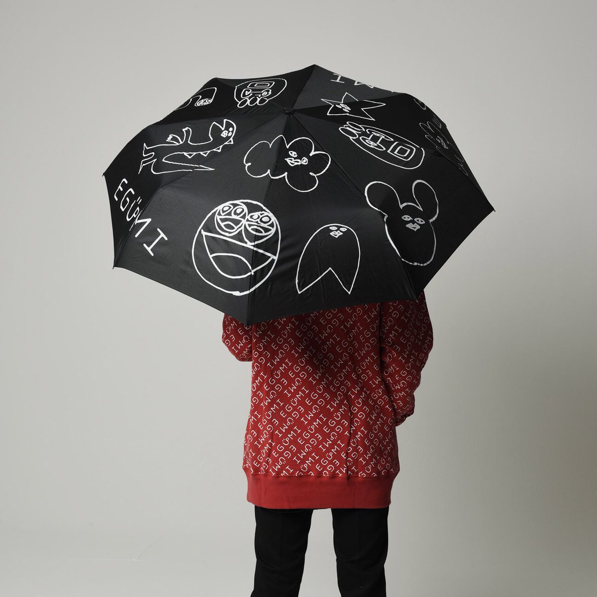 今回のEGUMIは、折り畳み傘と、新色を加えた秋バージョンのモノグラム