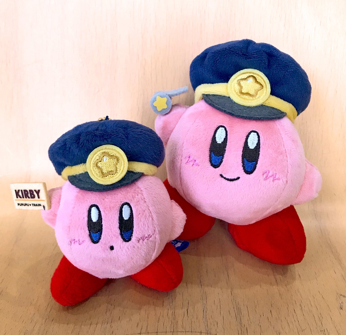 えきナカグルメでおなかいっぱいになってうとうとしているカービィと