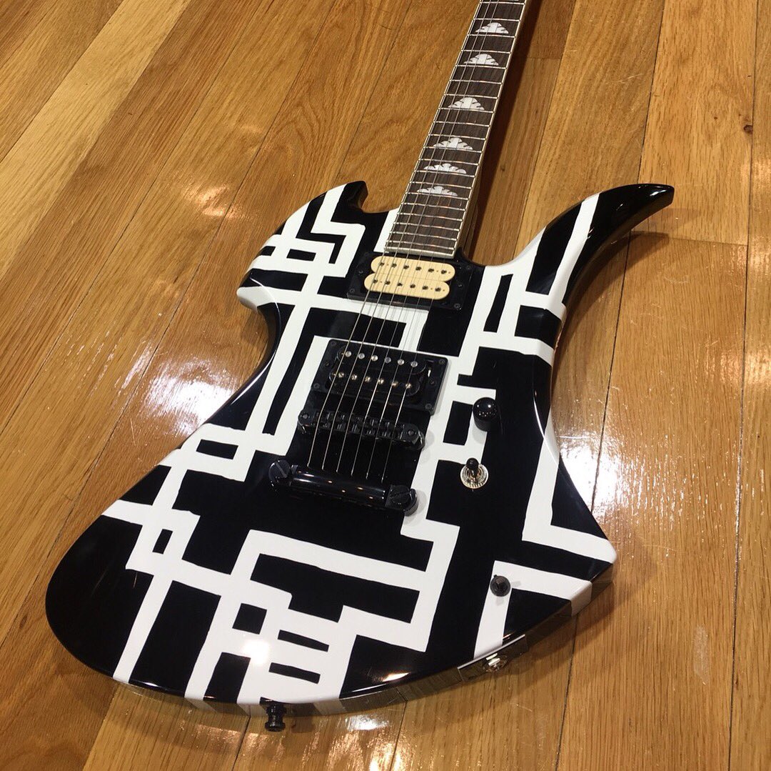 今日はhideくんの命日ですね。ファンの皆さんと一緒に空を見上げます