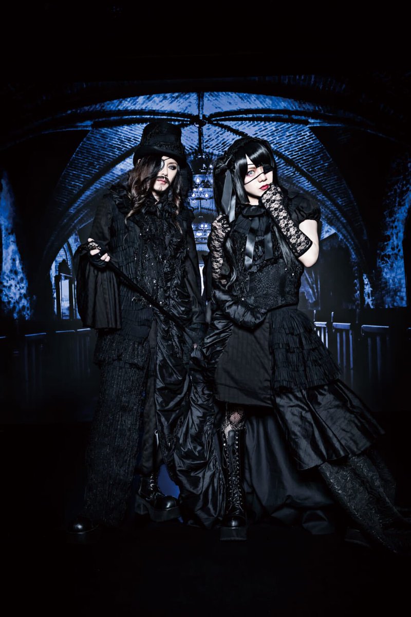 The Brow Beat監修・ゴシックロリータファッションアイテムが