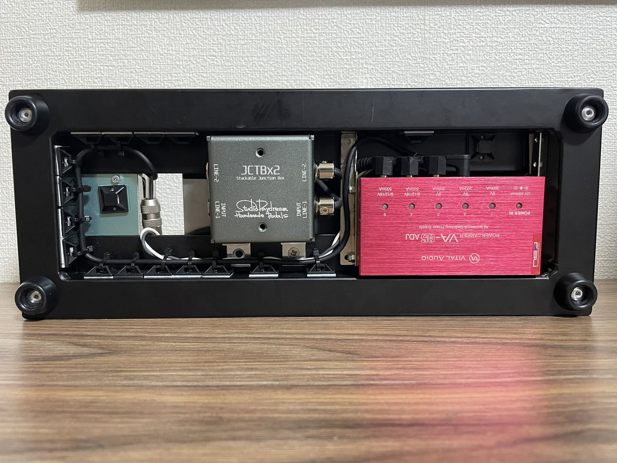 完成したボードです。 pedaltrain nanoで収めるという目標達成ですっ