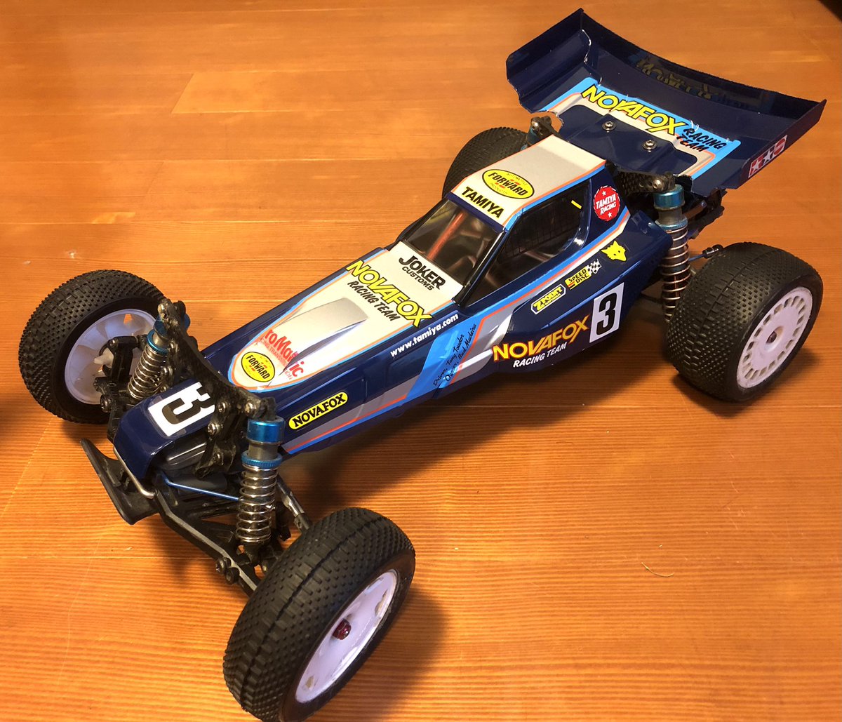 レーシングファイターのボディをフォックス風に塗装して頂き