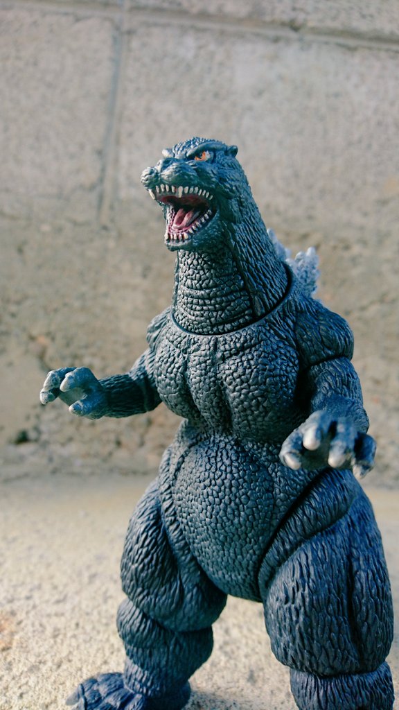 ムービーモンスターシリーズよりバーニングゴジラのリペイント「VS