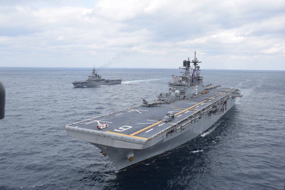 1月13日、輸送艦「くにさき」は、九州西方海域において、米海軍強襲