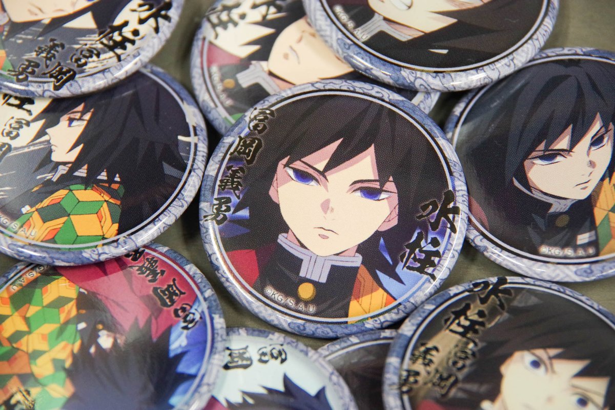 鬼滅の刃 ワールドツアー キービジュアル 缶バッジ 冨岡義勇 楽天市場】鬼滅の刃 ワールドツアー2024 描き下ろしイラスト ランダム