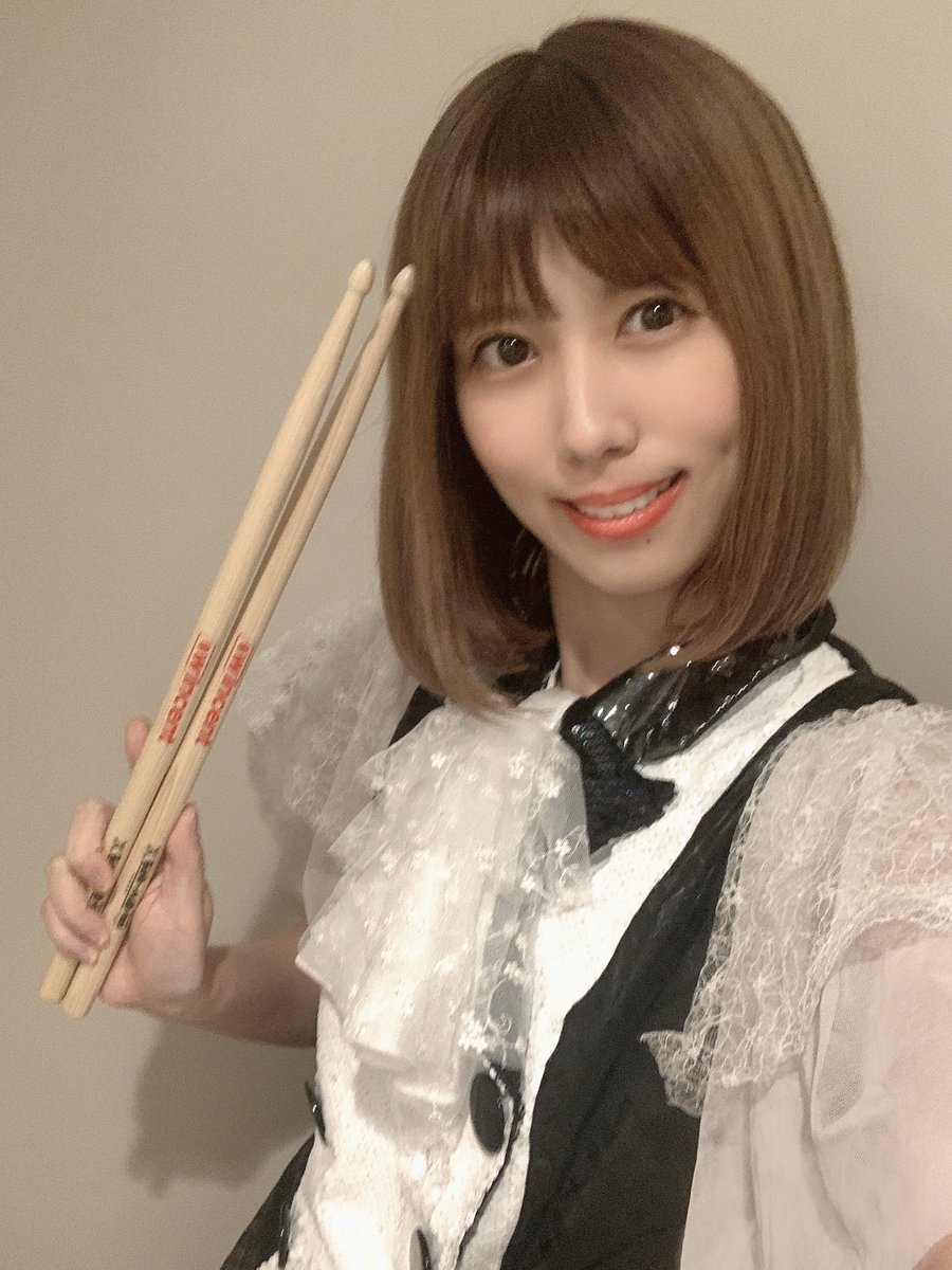 可愛い後輩(@funrumor_Sherry)から #自撮り繋ぎ が回ってきた🤳 私、昔