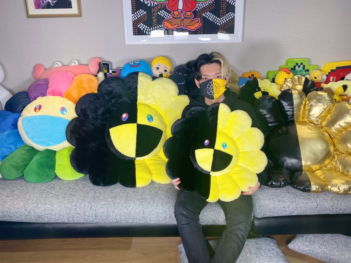 村上隆さんからヒカルカラーのフラワーを頂きました。 ありがとう