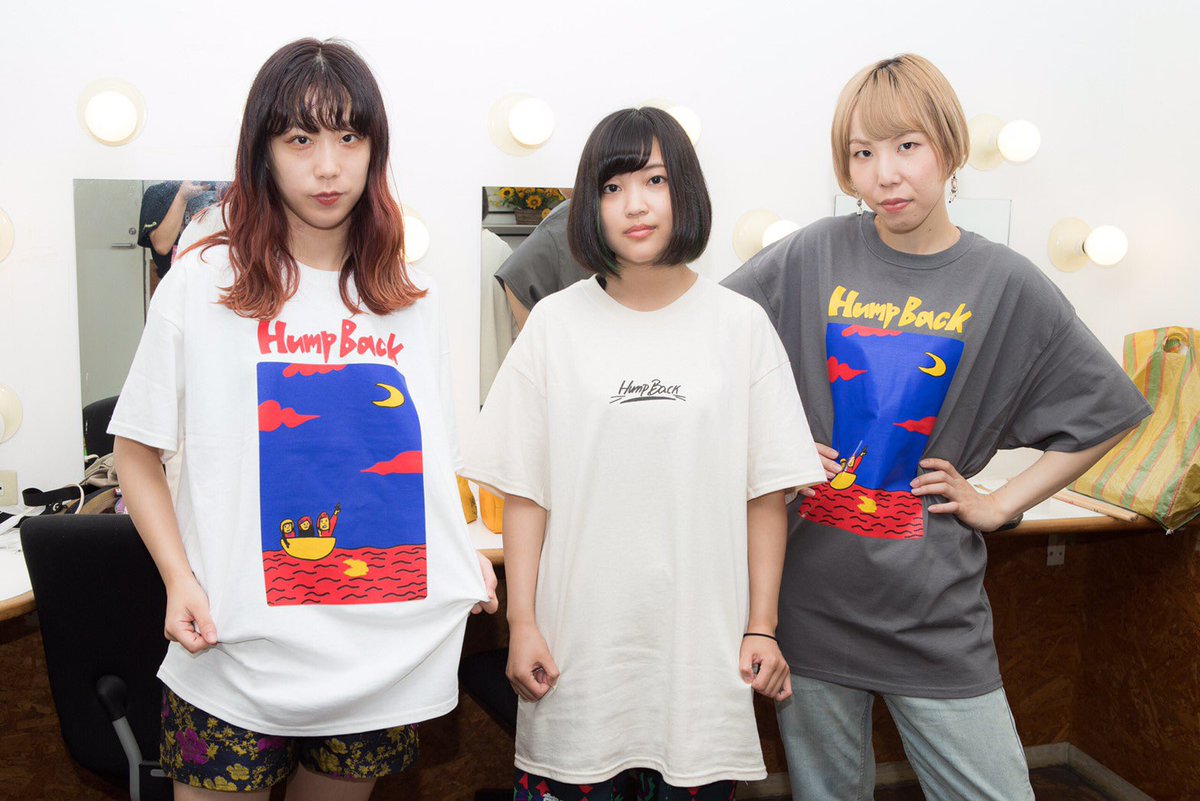 お待ちかね🌞】 本日の新しいグッズちゃんたちです！ ▽さんかくロンT