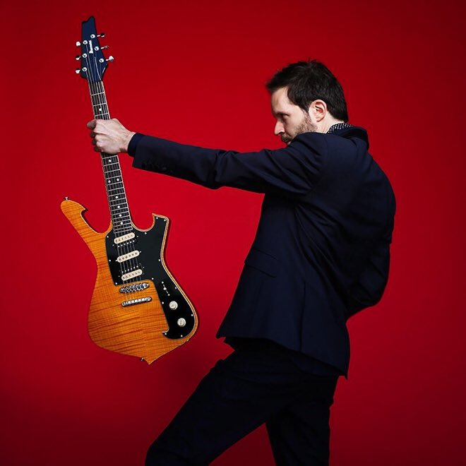 ポールギルバートのギターはIbanez Fireman(FRM) ポールがIbanez