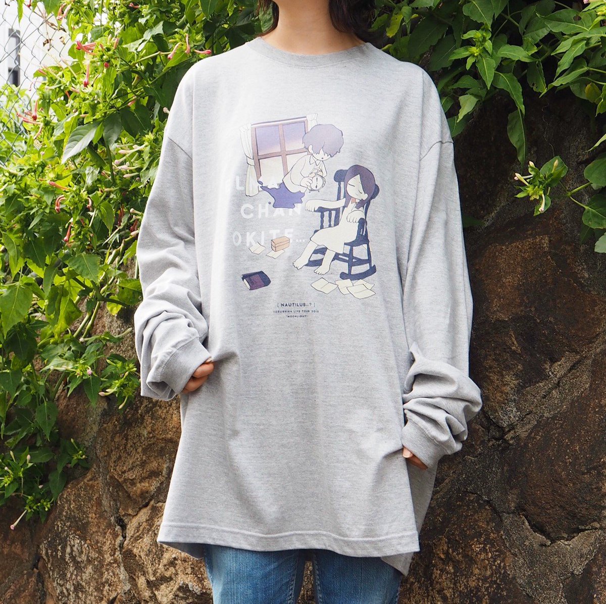 最後に、ロンTです。ボーカルsuis（スイ）がデザインした「夜以外も