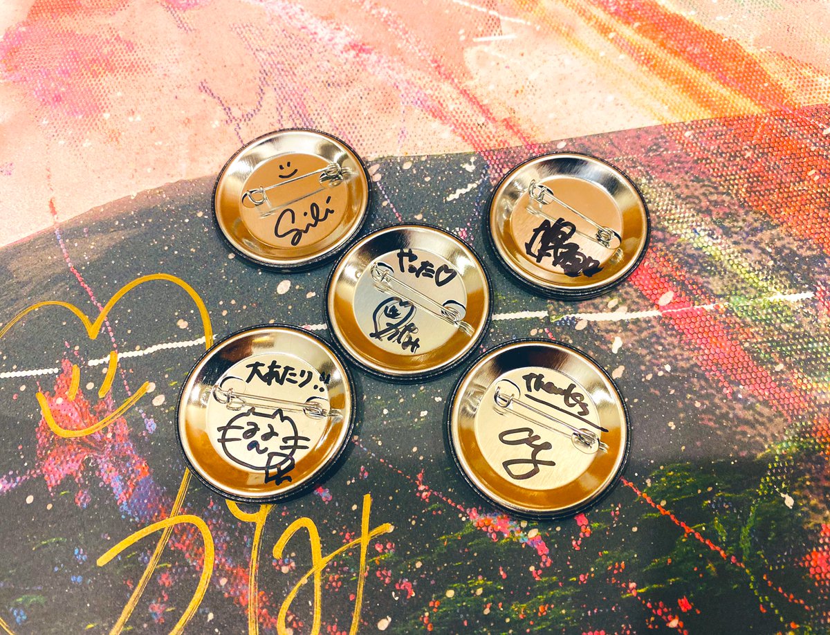 TOUR MERCH】 ・WDBMくじ メンバーSPアイテム ・缶バッジサインVer