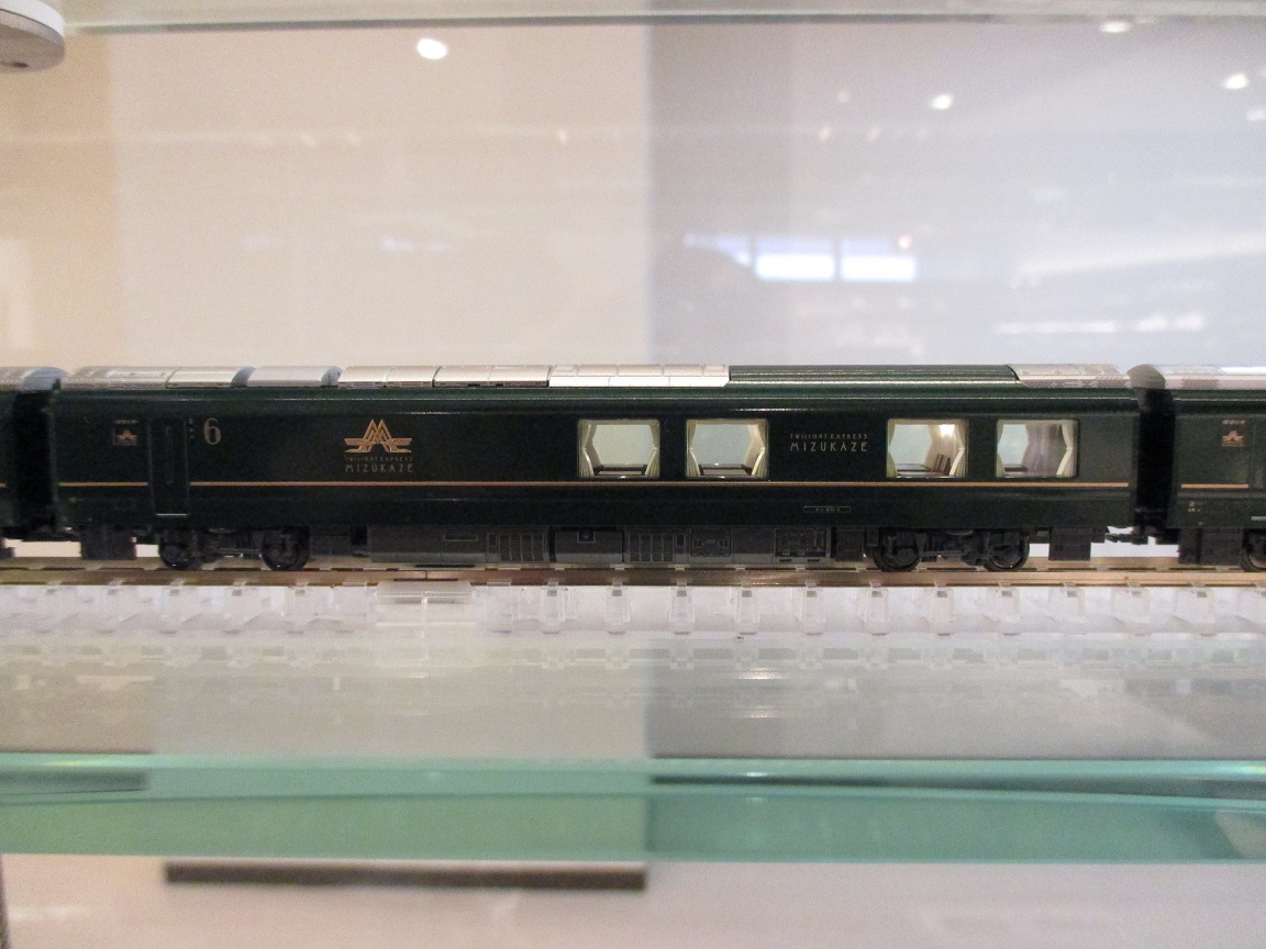 入荷情報】Nゲージ新製品、87系「TWILIGHT EXPRESS 瑞風」 10両セット