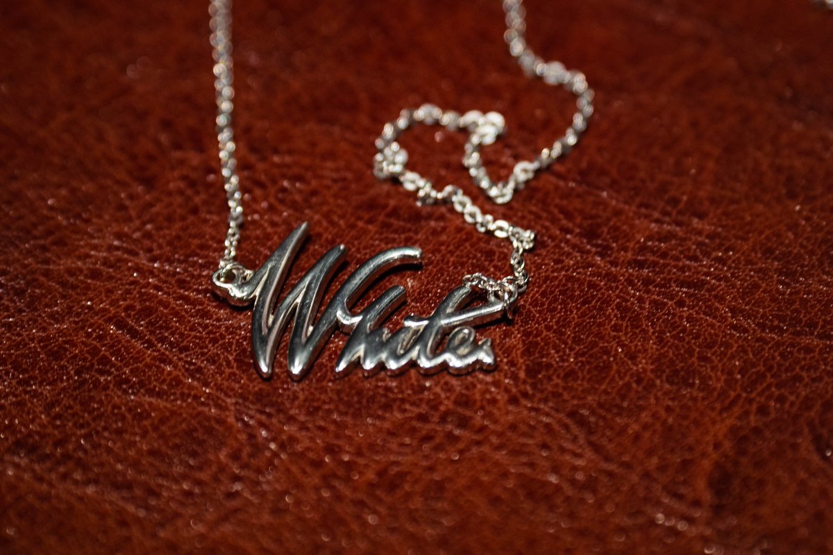 ネックレス。写真のせておきますね。 (ほめて)