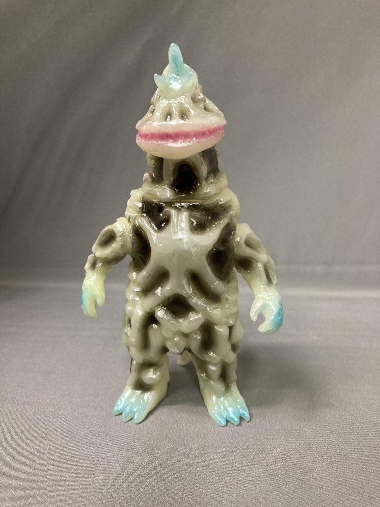 シーボーズ蓄光新色4400円. 怪獣墓場セット5500円は追加生産です