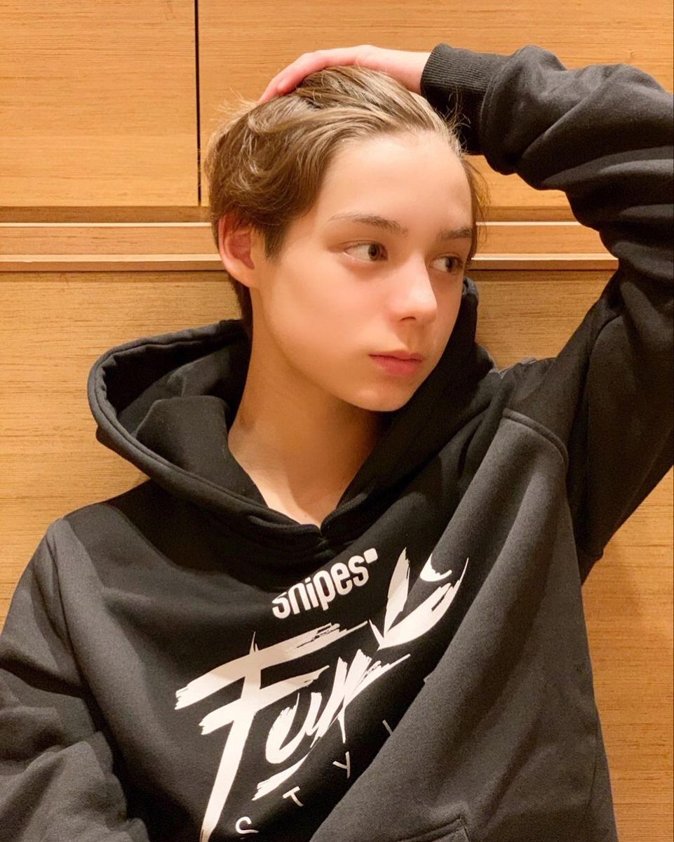 ジェイ（画像3枚）：中間テスト終了✍🏼 . . . おつかれ😅 . . It's