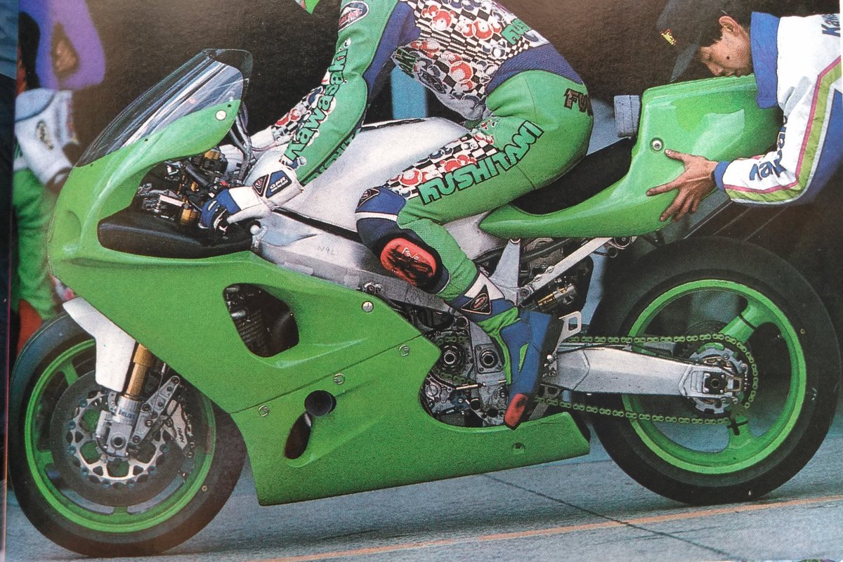 塚本昭一選手が乗った96年型カワサキZX-7RRの試作スーパーバイク車です