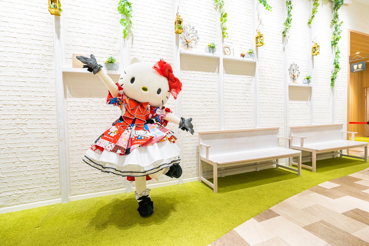 🎀 #ハローキティ50周年 🎀 記念すべき節目の衣装に #オサレカンパニー