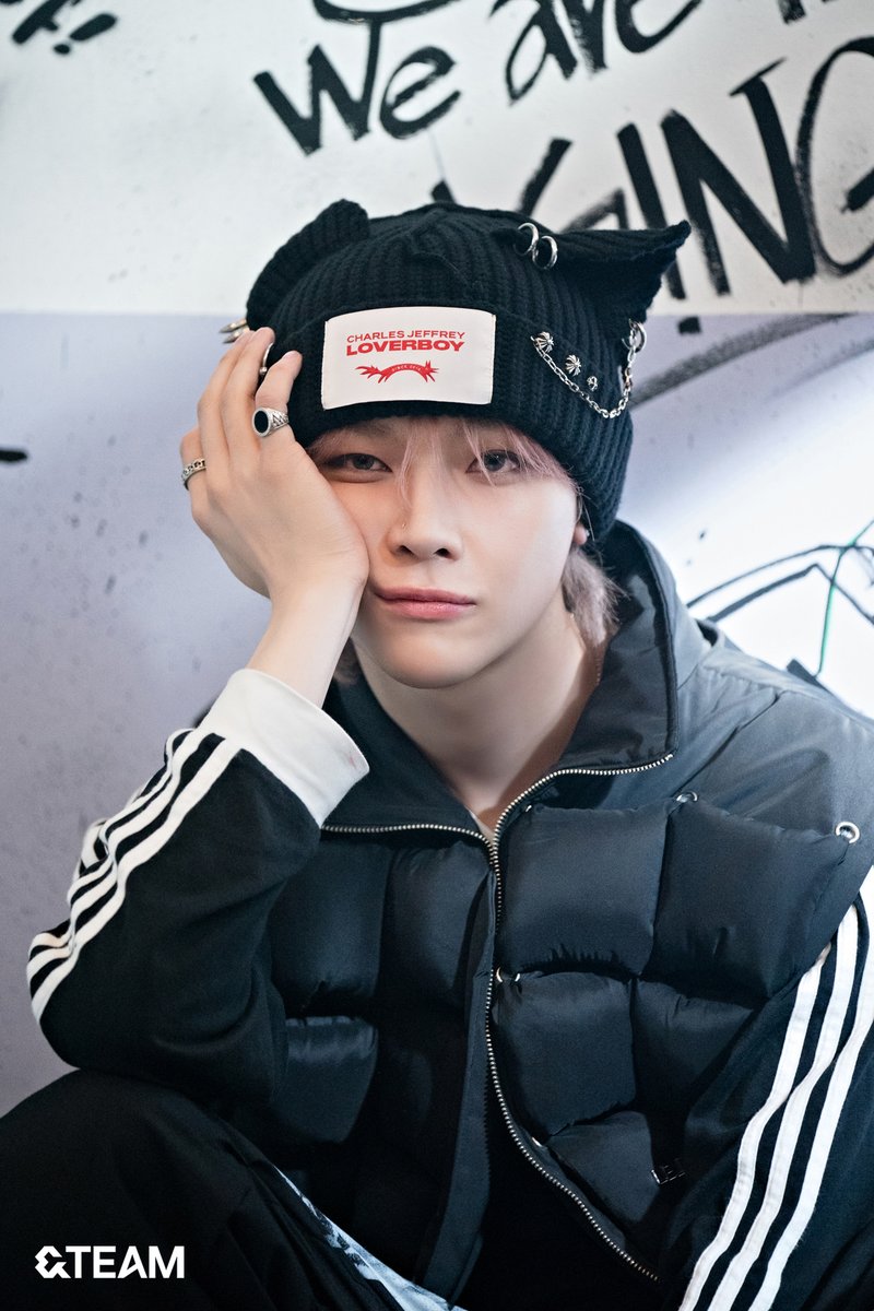 &TEAM 'First Howling : NOW' Jacket Shoot Behind Photo #WILD