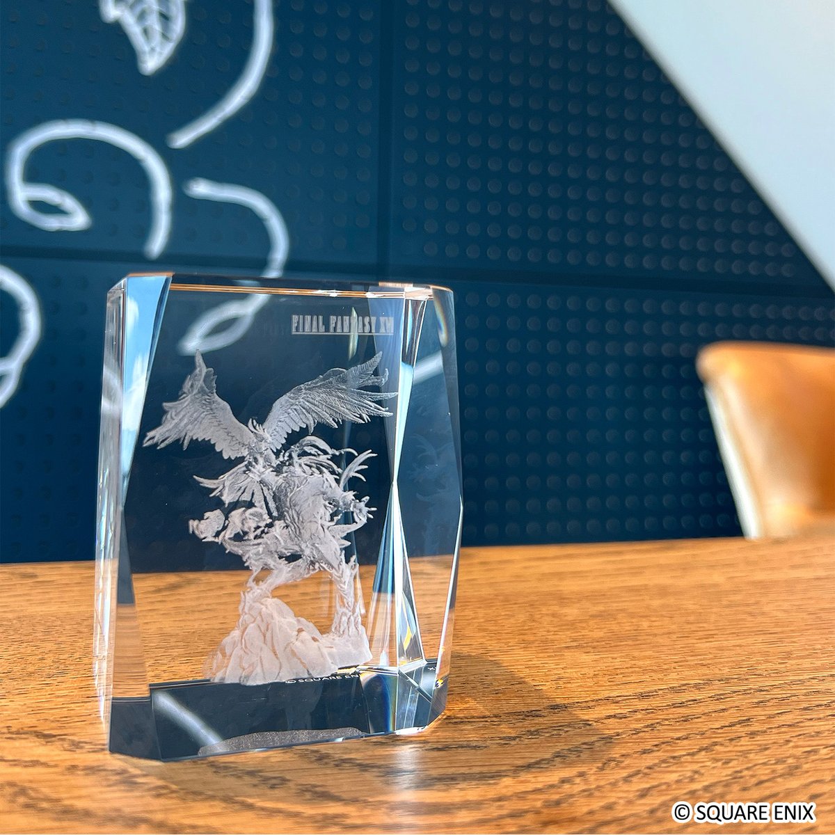 FF16グッズ紹介】 「召喚獣」をクリスタルガラスに収めたインテリア