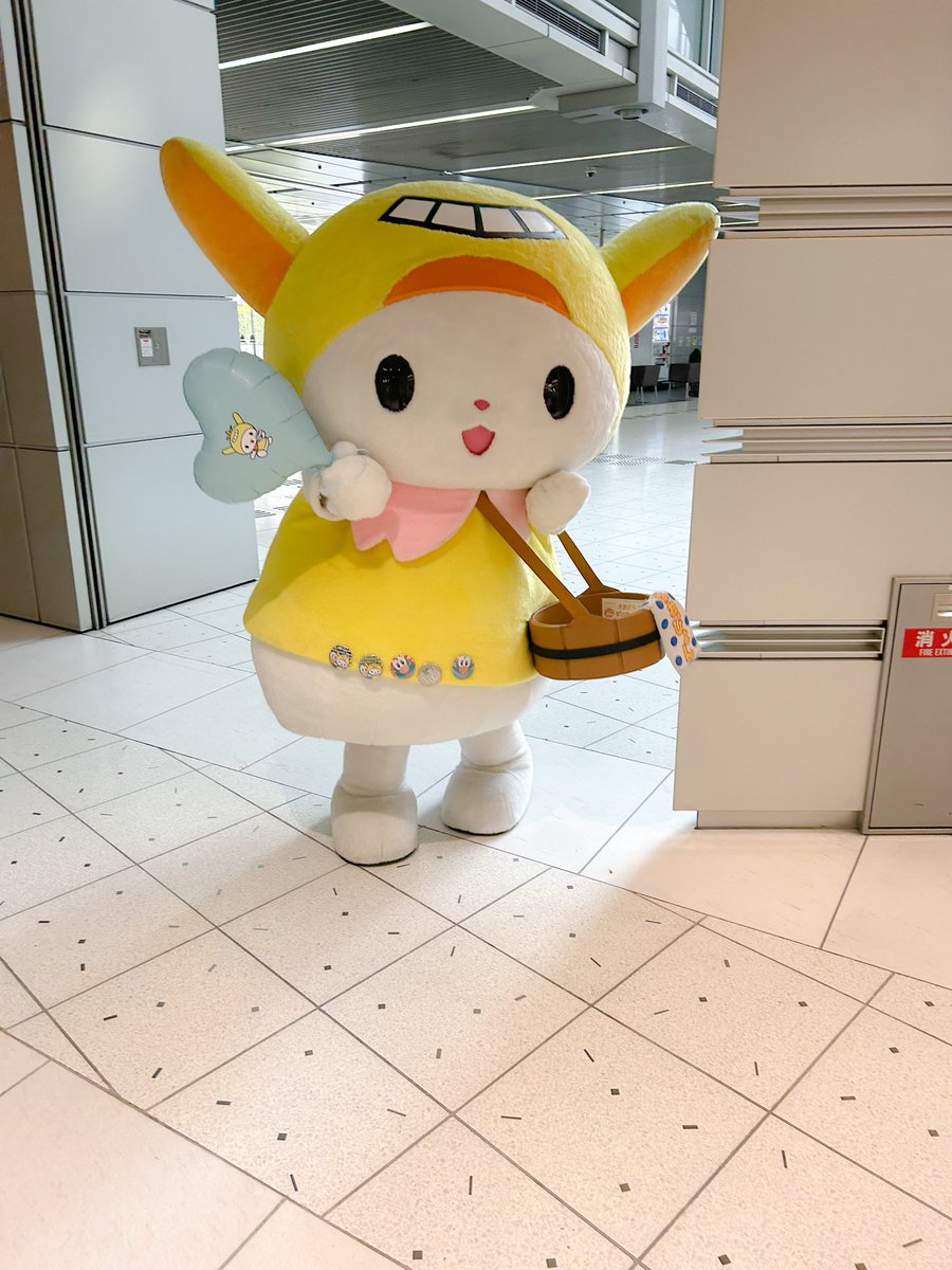 風船を持った #はねぴょん と大田区産業プラザPiOをお散歩しました