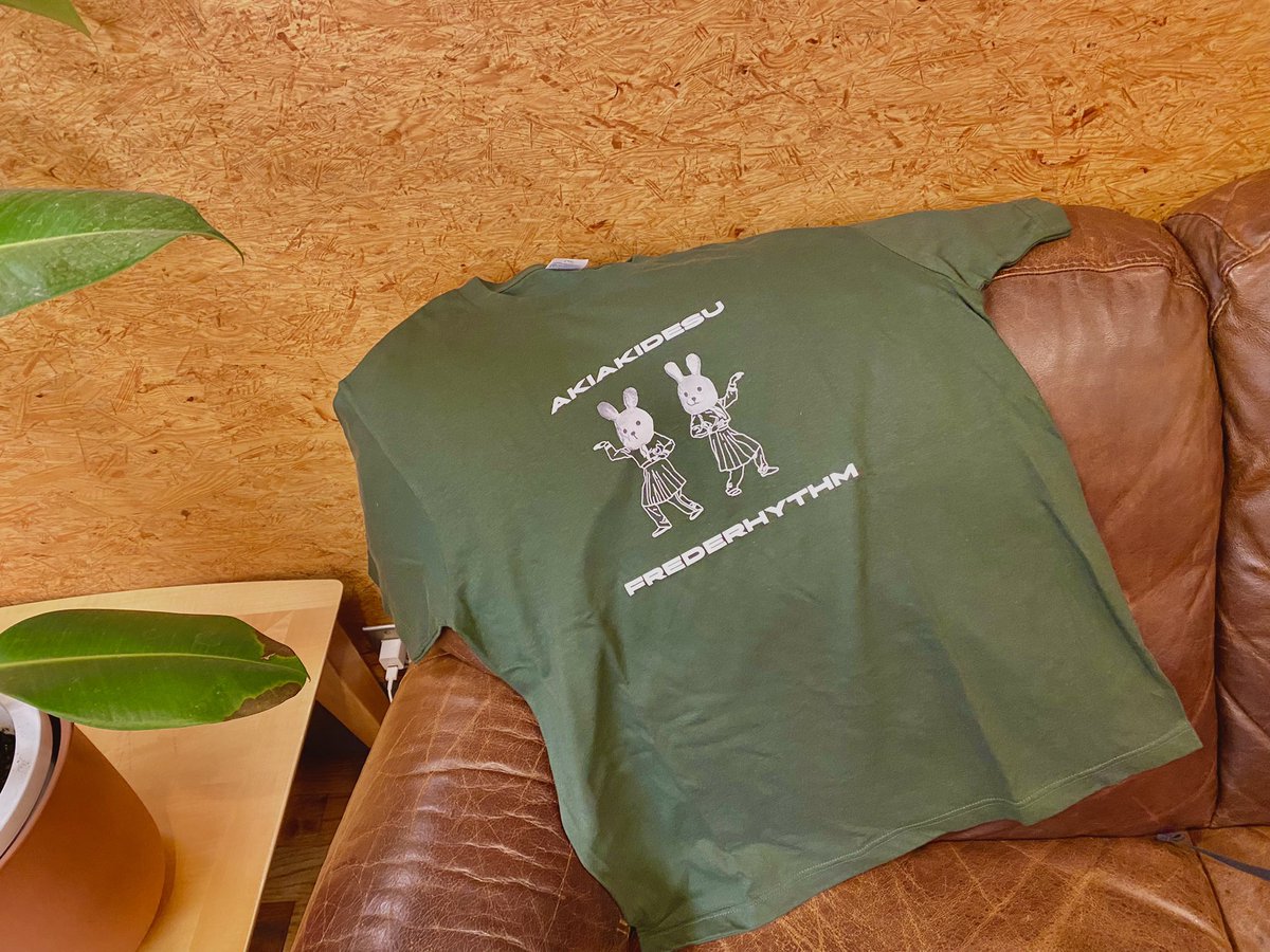 🐰新グッズ紹介🐰 ／ ジャンキー&チャンキーTシャツ 👕 ¥3,300 ＼ 2匹