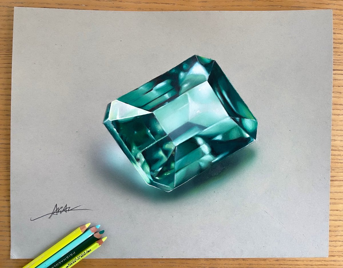 色鉛筆でエメラルド描きました✏️ 沢山の方に見て欲しいです！！