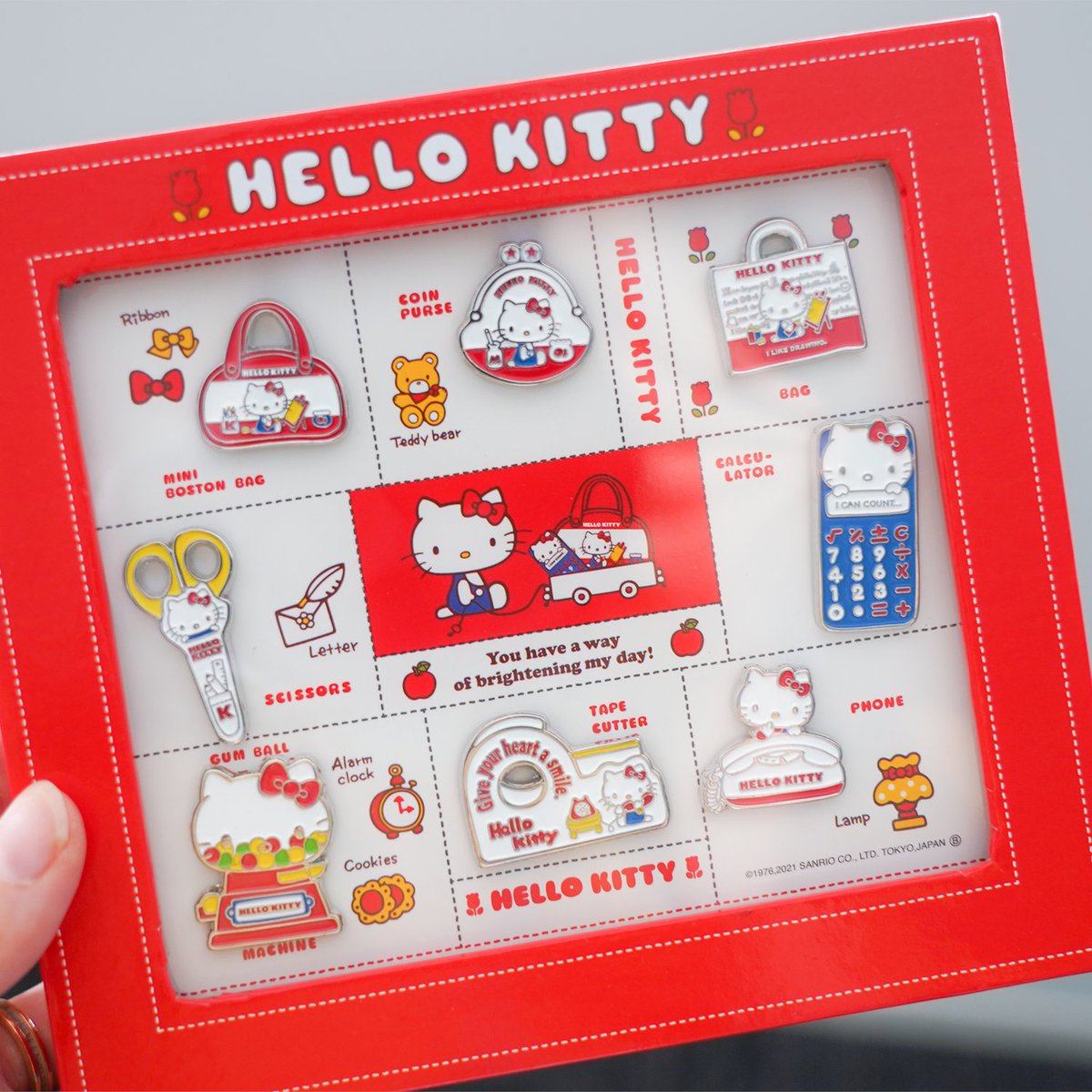 ハローキティのなつかしアイテムがピンバッジになりました