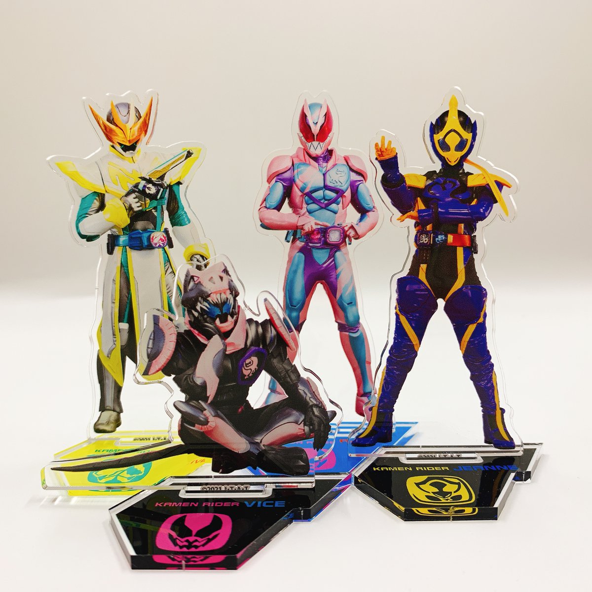 仮面ライダーストア 商品情報】 #仮面ライダーリバイス のアクリル