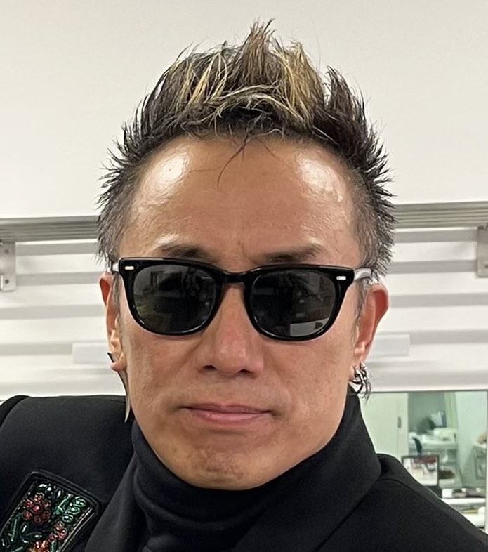 剛が去年のツアーの楽屋でよくかけていたサングラスを入手しました