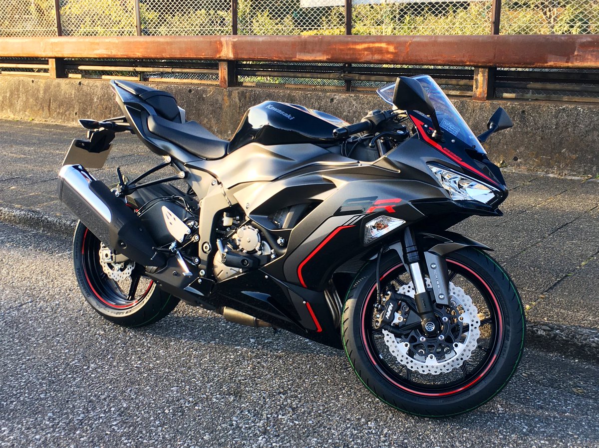 ZX-6Rの2022年モデル(黒赤)が昨日納車されました！！！ 超カッケェ