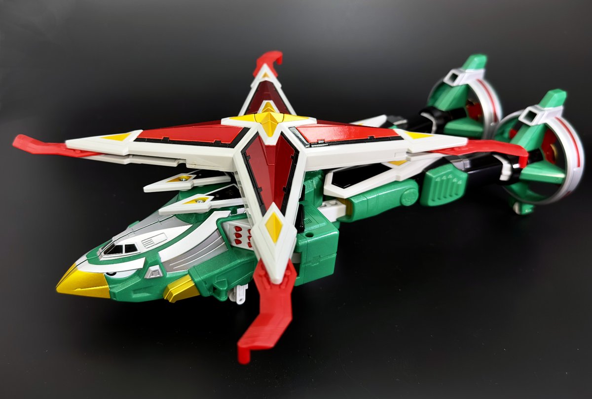 飛翔変形DX天空神。「忍風戦隊ハリケンジャー」の謎の戦士、シュリ