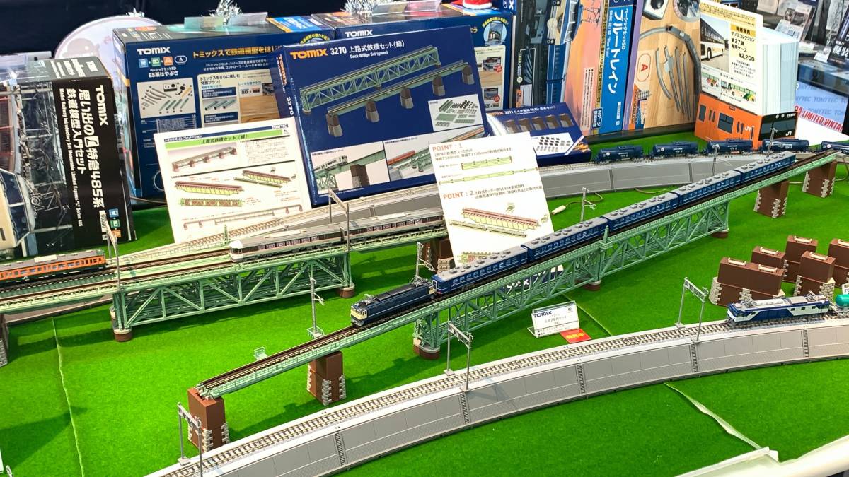 上路式鉄橋セット(緑)｡淡緑色の上路式単線トラス鉄橋と上路式ガーダー