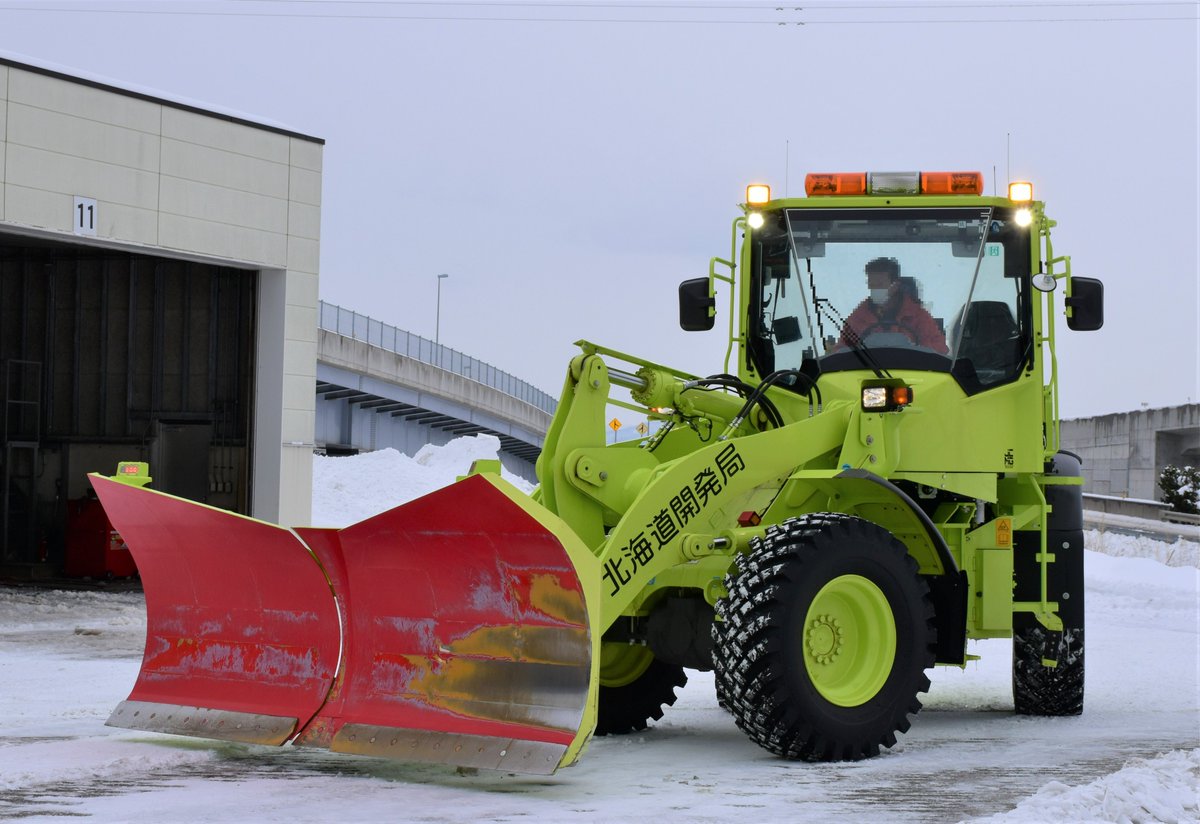 小回りがきくマルチプレーヤー】 #除雪ドーザ は回転半径が小さく機動