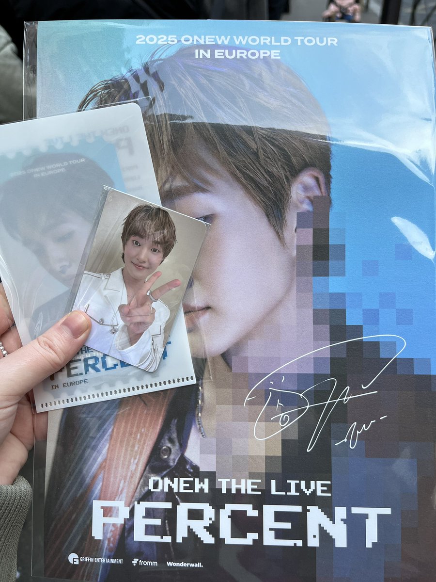 Onew Wows Paris Fans in Solo World Tour Debut