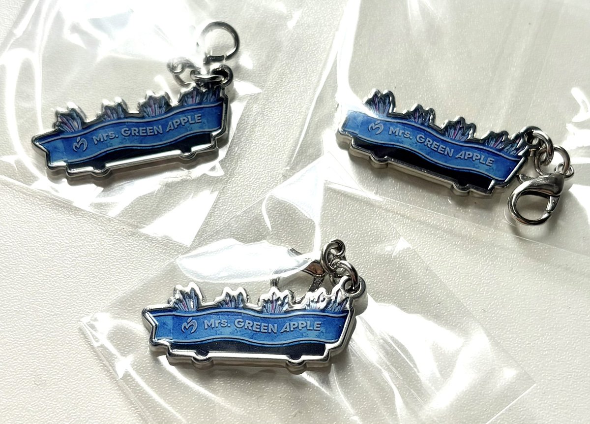 仕事前にミセス映画グッズをゲットしてきた🍏 (在宅勤務で助かった