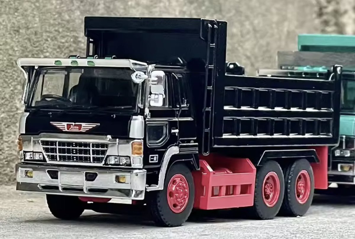 DBGTの1/64日野スーパードルフィンダンプトラックのダイキャストモデル