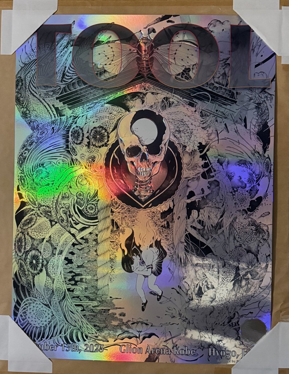 桃桃子さんのTOOLポスター、とりあえず画板に固定。ここまで手の込んだ