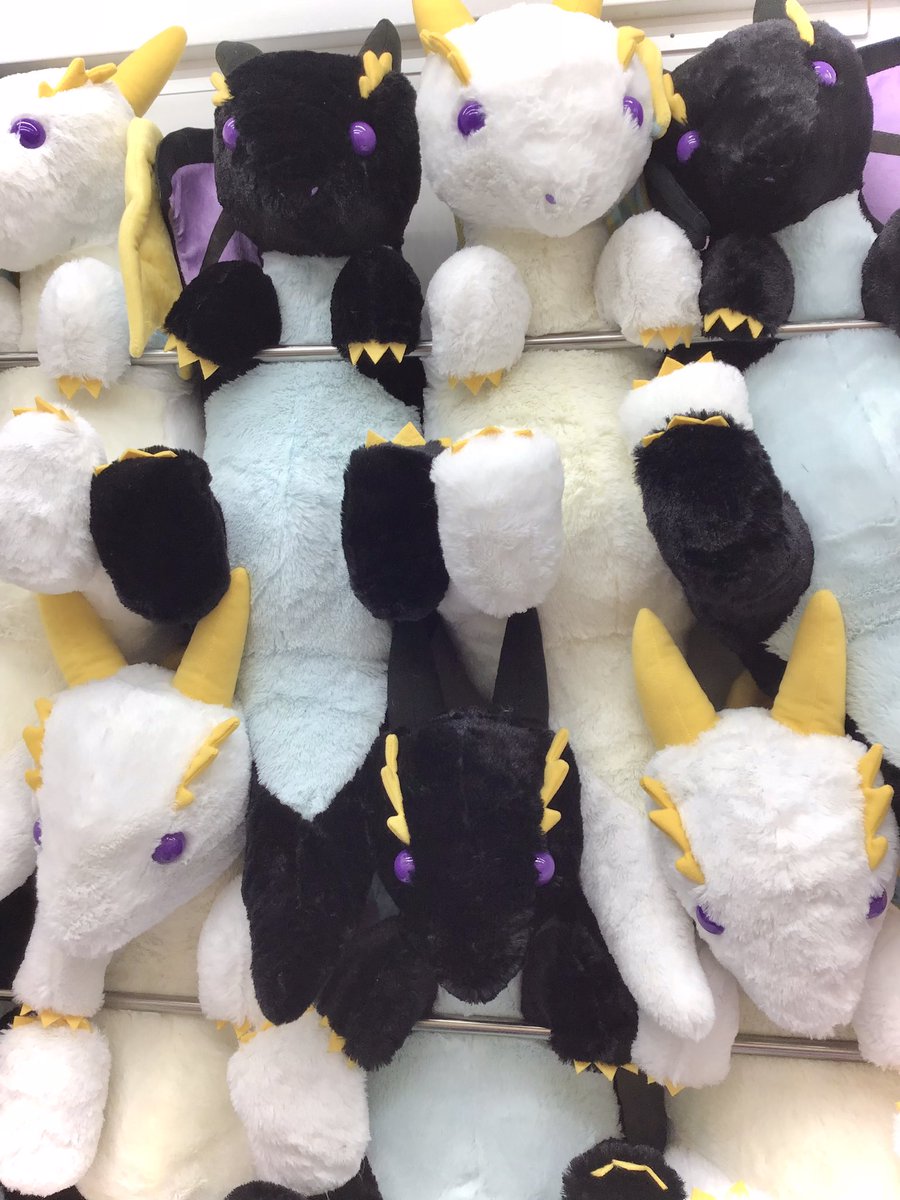 新景品入ってますよ〜！🤗 🐉ドラゴンのひゅルルン 白と黒のドラゴン