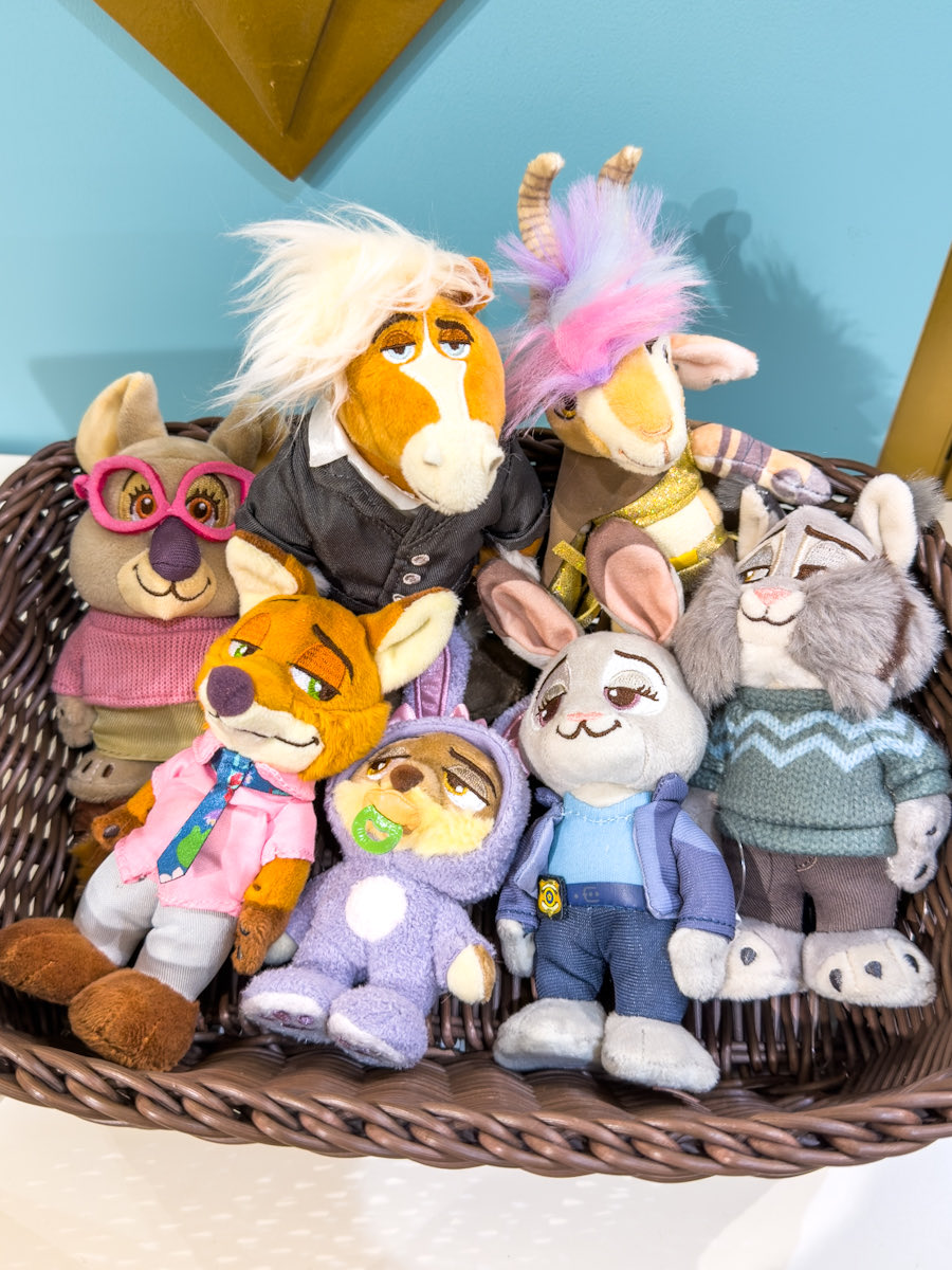 ディズニーストア 「Disney stanDs(ディズニースタンディーズ