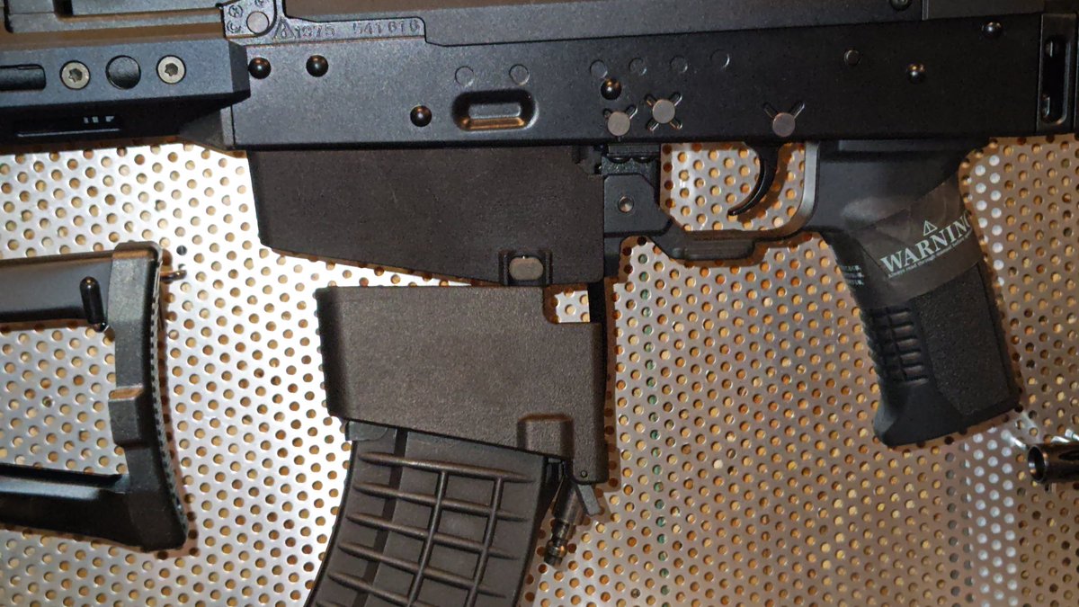 マルイAKM/AKX用のAKマガジン外部ソースアダプターに新しいタイプが