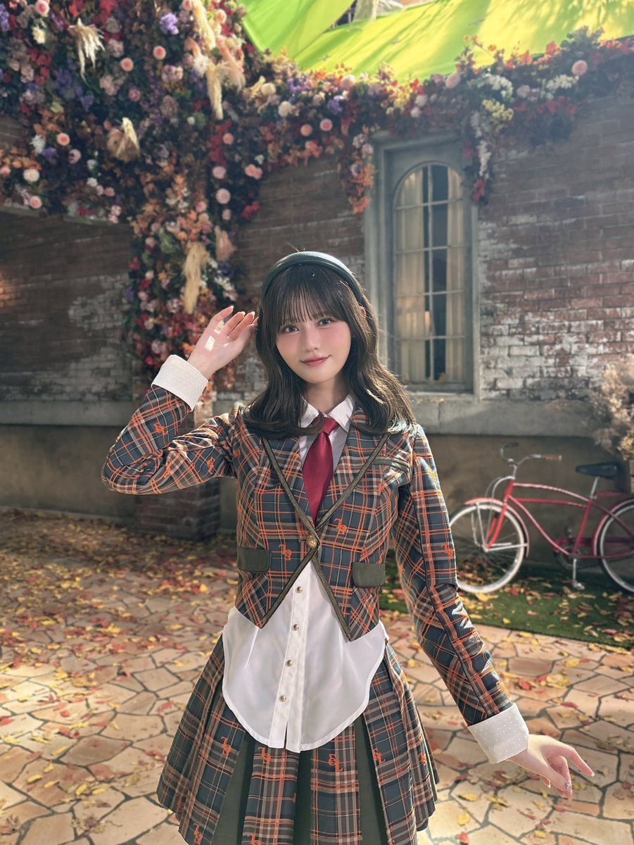 LOVE 19thシングル 『 ラブソングに襲われる 』 本日発売となりました