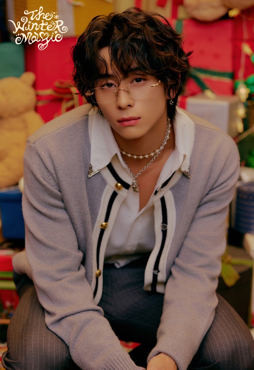 CONCEPT PHOTO ❄️:*・ﾟ : Holiday Present ver. #HIROTO INI WINTER